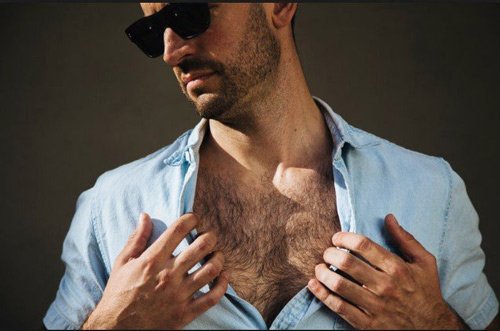 Cách nhận biết đàn ông dê qua lông vùng ngực
